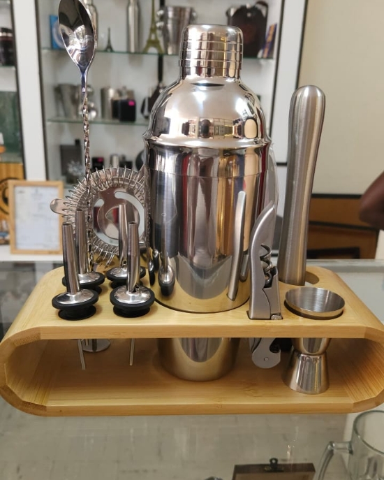 Cocktail Shaker/Bar tender kit